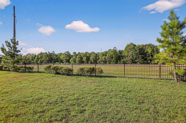 9205 Inland Leather Lane, Conroe, TX 77385