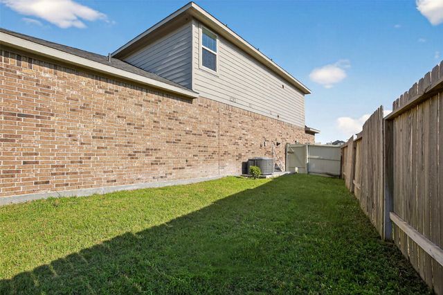 9205 Inland Leather Lane, Conroe, TX 77385