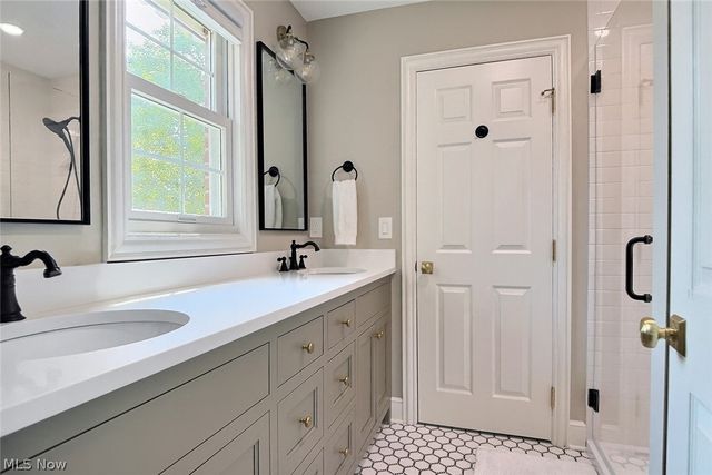 20962 Sydenham Road, Shaker Heights, OH 44122