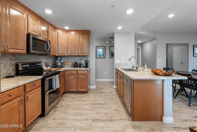 2425 W BRONCO BUTTE Trail 1014, Phoenix, AZ 85085