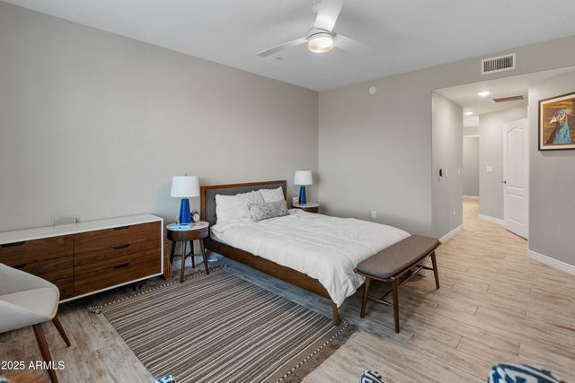 2425 W BRONCO BUTTE Trail 1014, Phoenix, AZ 85085