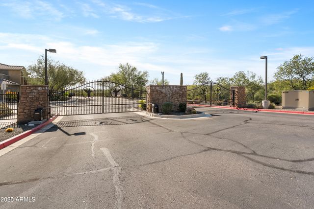 2425 W BRONCO BUTTE Trail 1014, Phoenix, AZ 85085