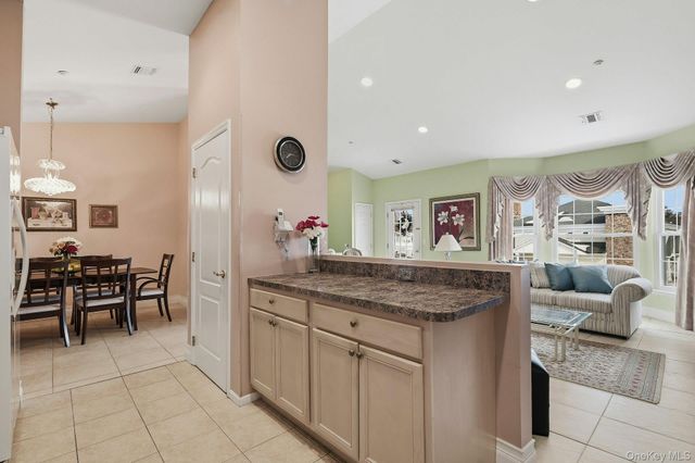 604 Narragansett Villas Drive, Lindenhurst, NY 11757