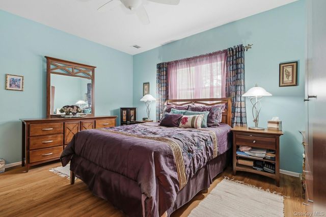 604 Narragansett Villas Drive, Lindenhurst, NY 11757