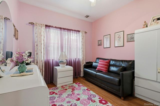 604 Narragansett Villas Drive, Lindenhurst, NY 11757