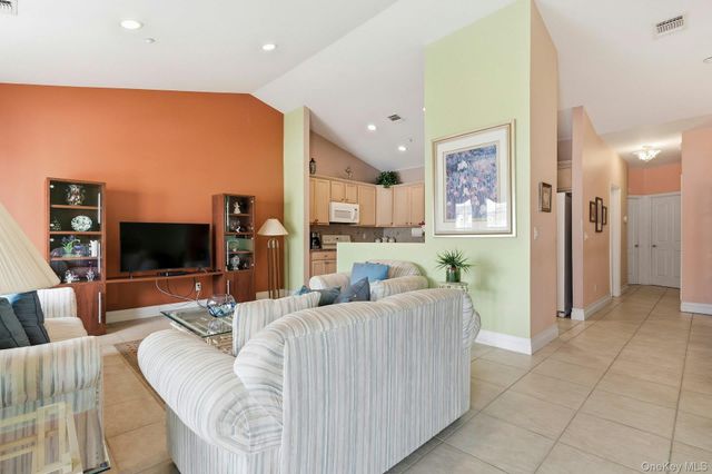 604 Narragansett Villas Drive, Lindenhurst, NY 11757