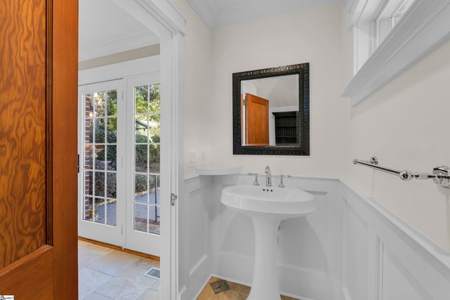 607 Crescent Avenue, Greenville, SC 29601