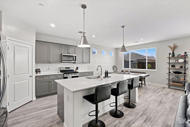 10301 Huslia River Avenue, Bakersfield, CA 93311