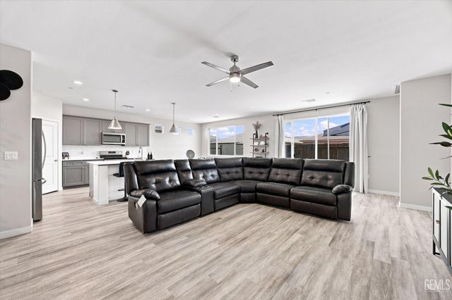 10301 Huslia River Avenue, Bakersfield, CA 93311