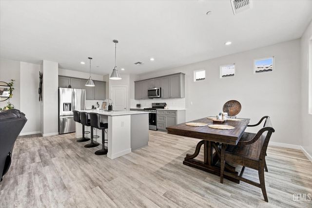 10301 Huslia River Avenue, Bakersfield, CA 93311