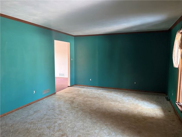 320 Country View Dr, Penn Twp, PA 15642