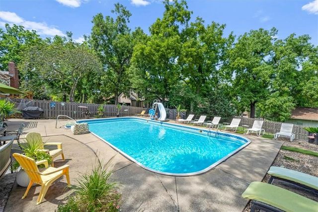 12800 E 38TH Street S, Independence, MO 64055