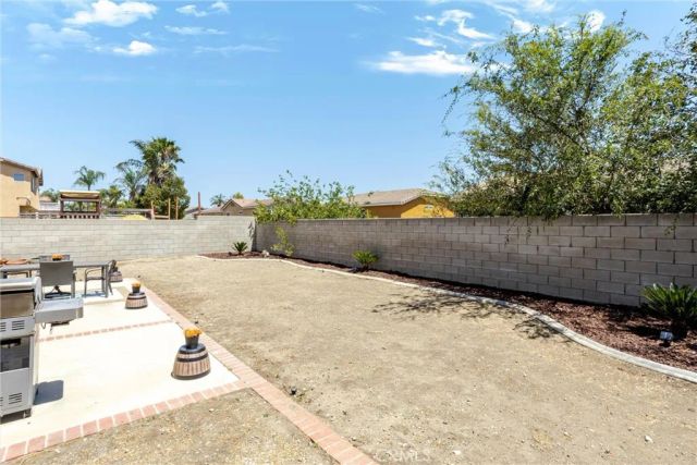 15559 Skylark Avenue, Fontana, CA 92336