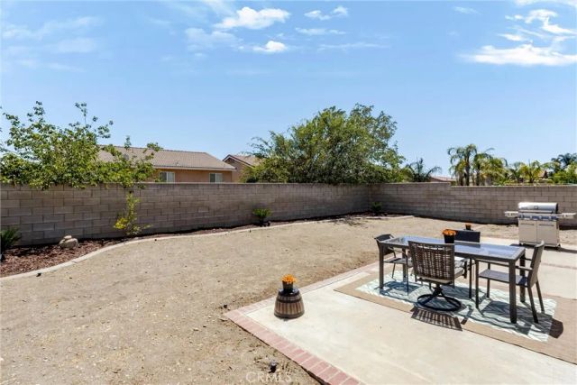 15559 Skylark Avenue, Fontana, CA 92336