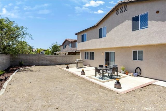 15559 Skylark Avenue, Fontana, CA 92336