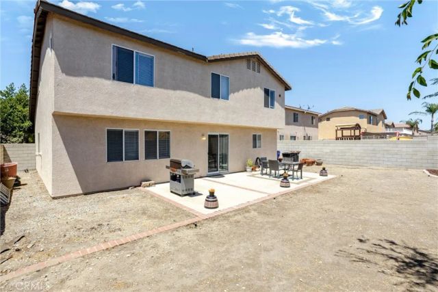 15559 Skylark Avenue, Fontana, CA 92336