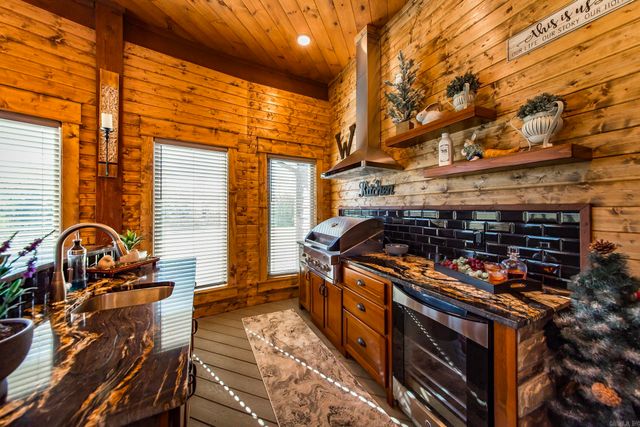 133 Osage Avenue, Mountain View, AR 72560