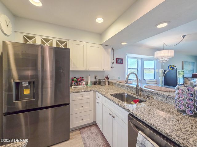 460 Bouchelle Dr Apt 201, New Smyrna Beach, FL 32169