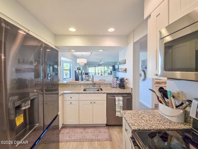 460 Bouchelle Dr Apt 201, New Smyrna Beach, FL 32169