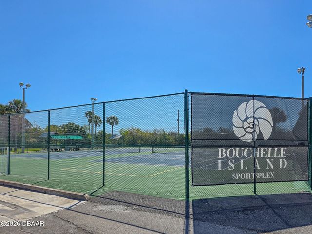 460 Bouchelle Dr Apt 201, New Smyrna Beach, FL 32169