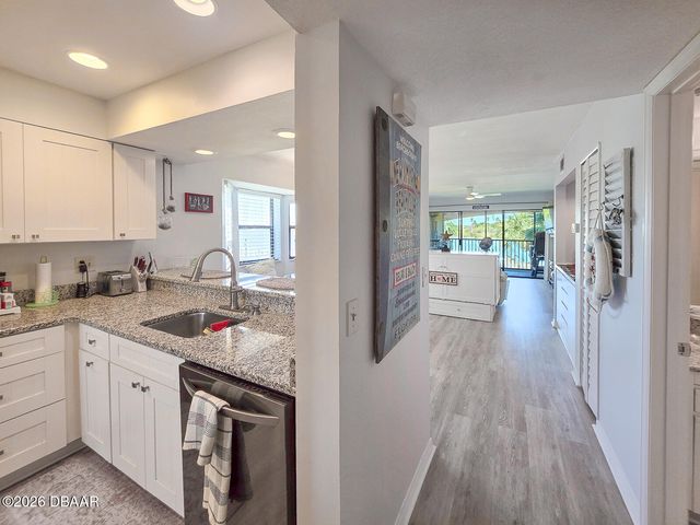 460 Bouchelle Dr Apt 201, New Smyrna Beach, FL 32169