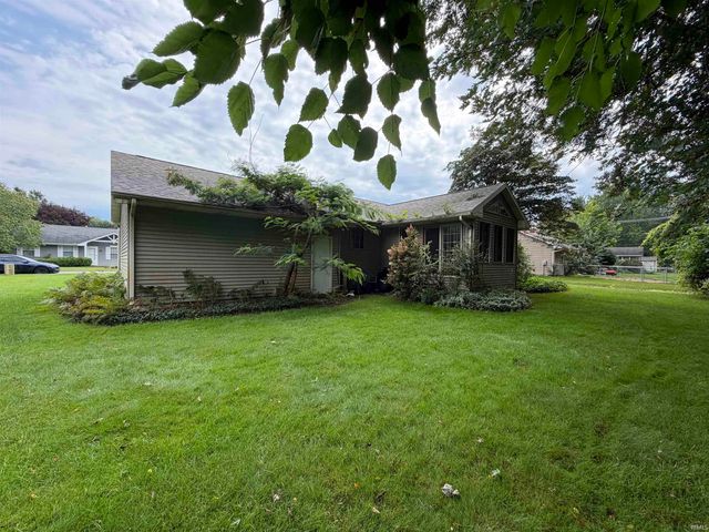 51937 Meadow Crest Drive, South Bend, IN 46628