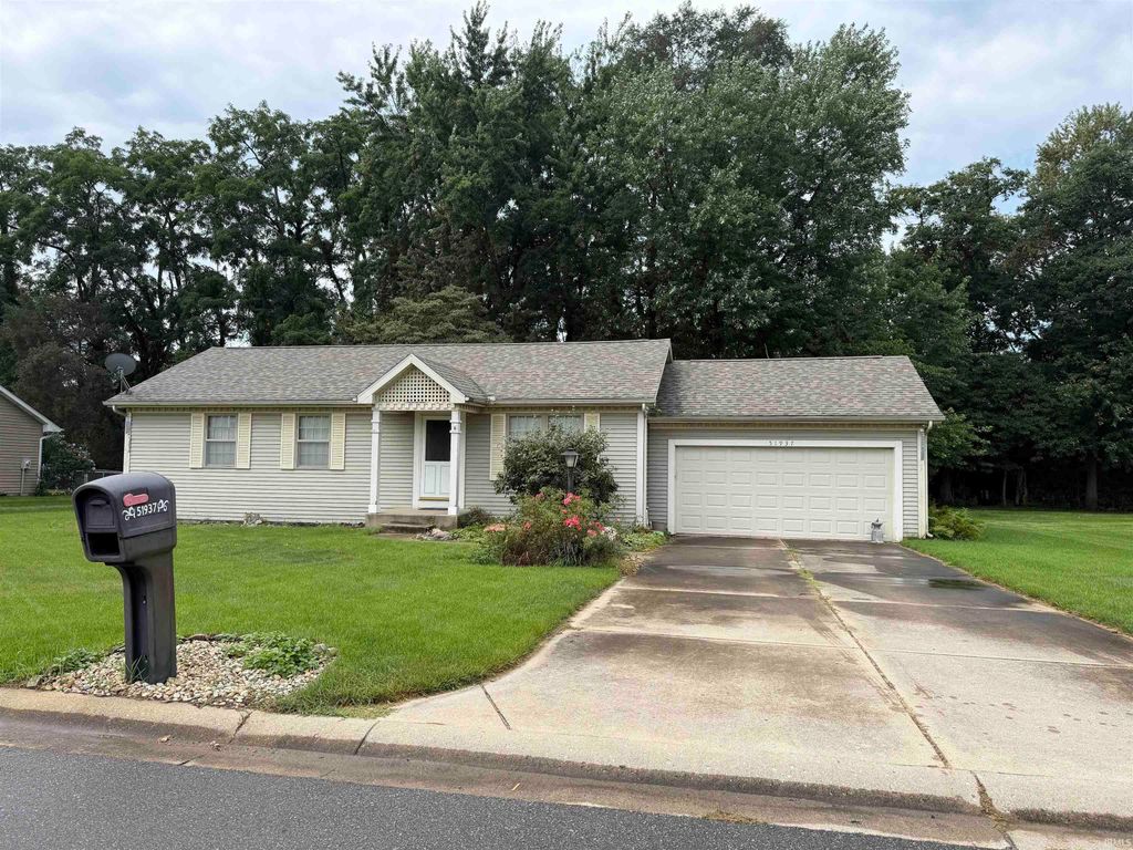 51937 Meadow Crest Drive, South Bend, IN 46628