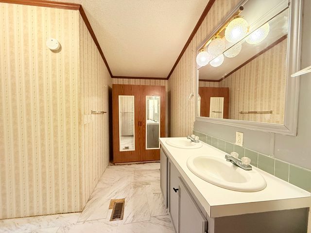 410 W Mable Street, Harrisburg, IL 62946