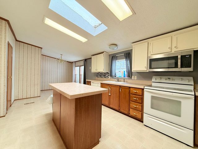 410 W Mable Street, Harrisburg, IL 62946