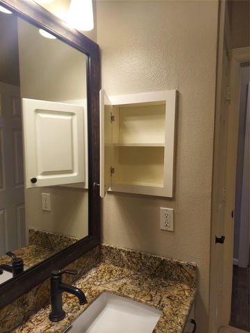 1601 N Lago Vista Court, Pearland, TX 77581