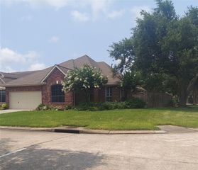 1601 N Lago Vista Court, Pearland, TX 77581
