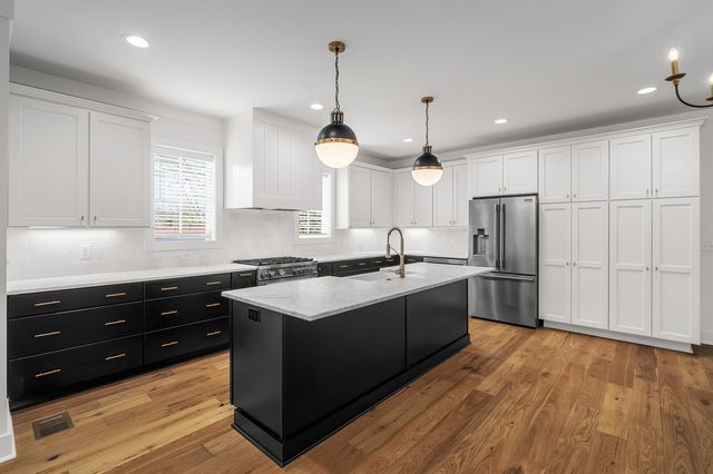 6515B Premier Dr, Nashville, TN 37209