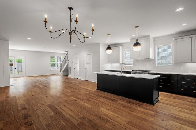 6515B Premier Dr, Nashville, TN 37209