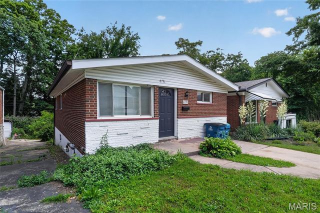 6751 Kenwood Drive, St Louis, MO 63121