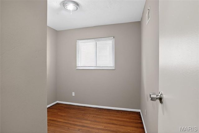 6751 Kenwood Drive, St Louis, MO 63121