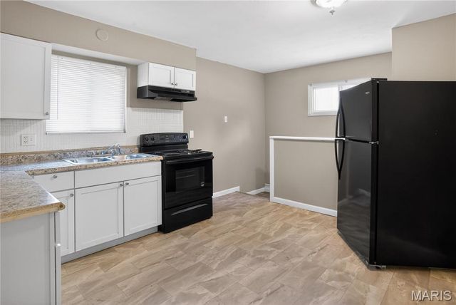 6751 Kenwood Drive, St Louis, MO 63121