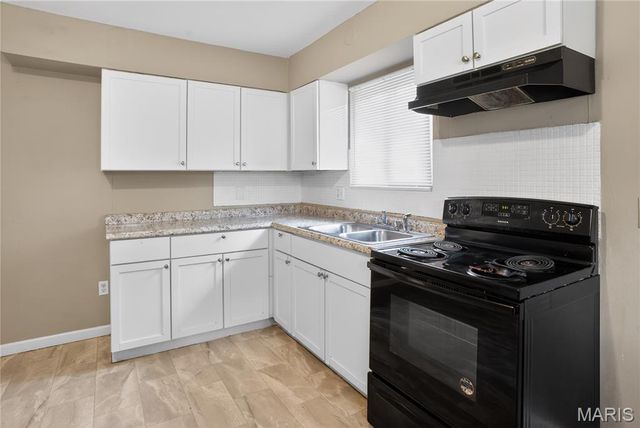 6751 Kenwood Drive, St Louis, MO 63121
