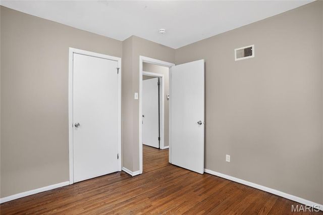 6751 Kenwood Drive, St Louis, MO 63121