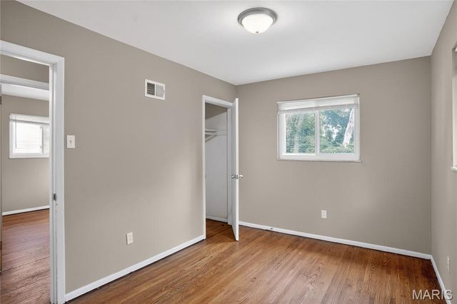 6751 Kenwood Drive, St Louis, MO 63121