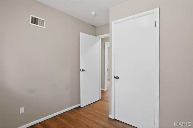 6751 Kenwood Drive, St Louis, MO 63121