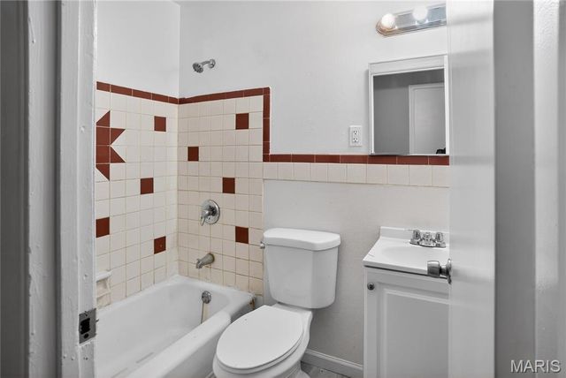 6751 Kenwood Drive, St Louis, MO 63121