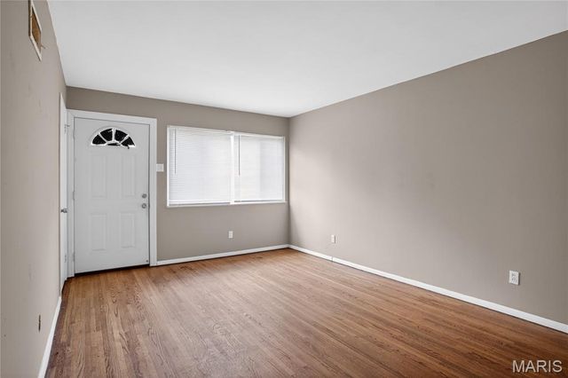 6751 Kenwood Drive, St Louis, MO 63121