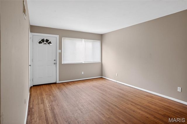 6751 Kenwood Drive, St Louis, MO 63121