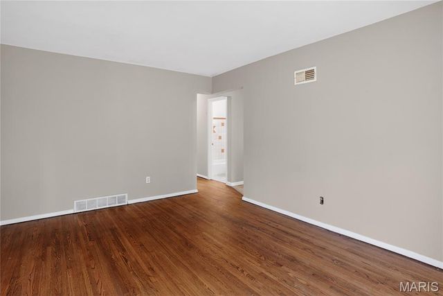 6751 Kenwood Drive, St Louis, MO 63121