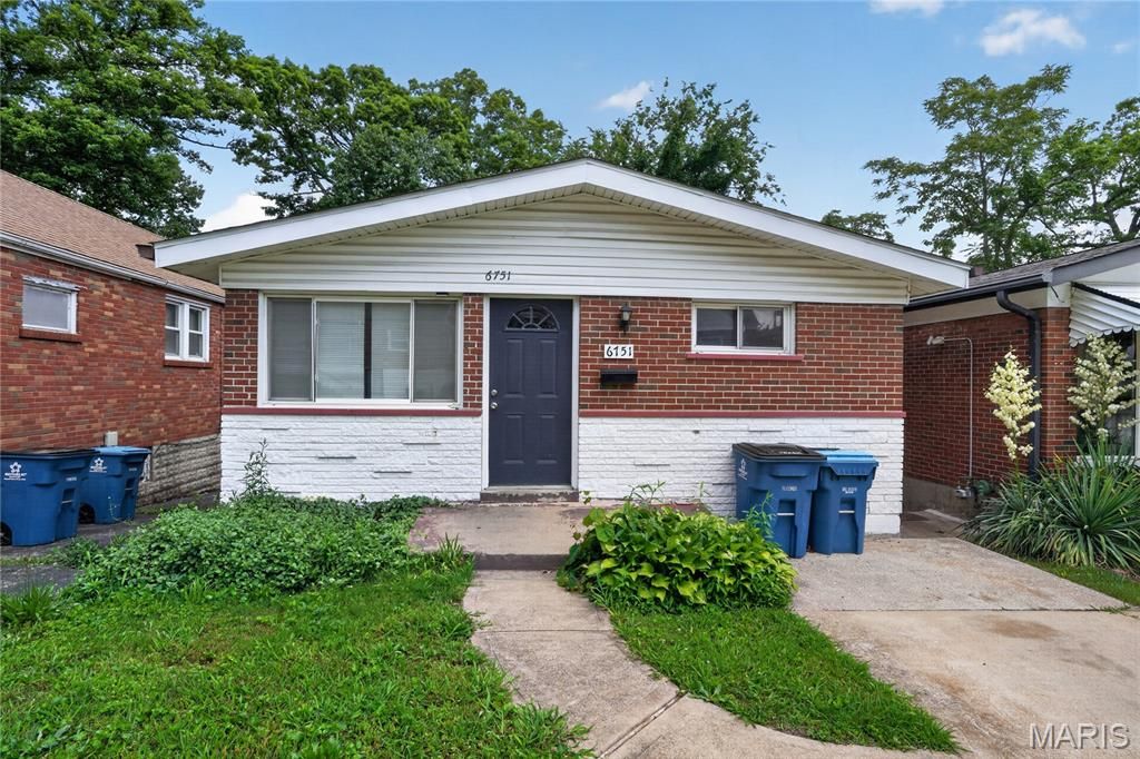 6751 Kenwood Drive, St Louis, MO 63121
