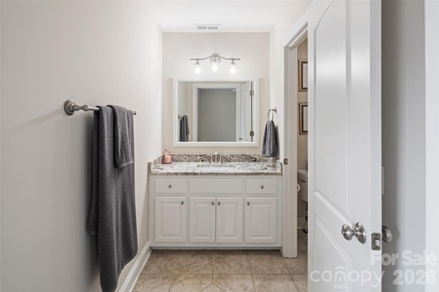 1746 30th Avenue Drive NE, Hickory, NC 28601