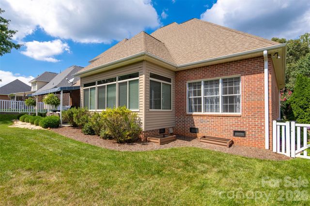 1746 30th Avenue Drive NE, Hickory, NC 28601