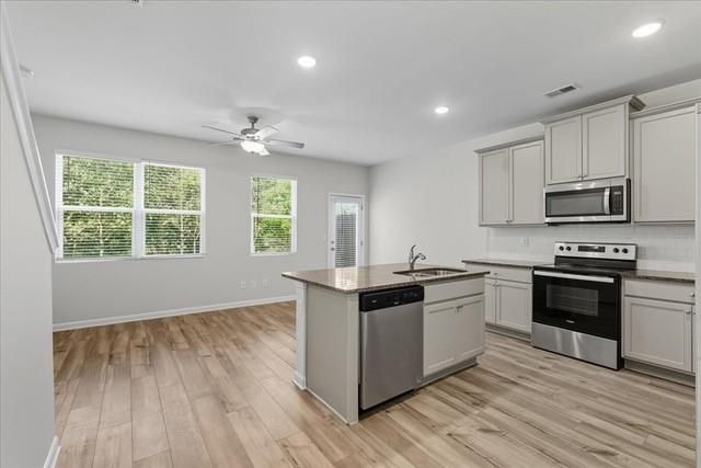 2832 Saratoga Lake View, Decatur, GA 30034