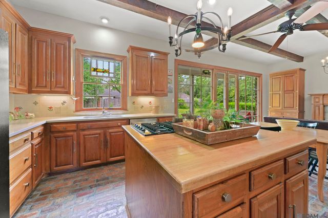 8327 Cypress Lake Dr, Baton Rouge, LA 70809