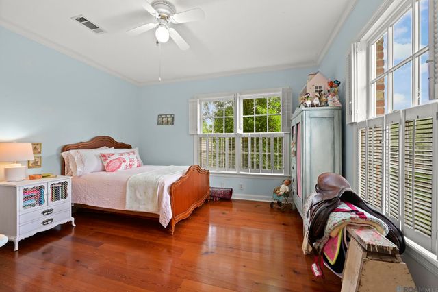 8327 Cypress Lake Dr, Baton Rouge, LA 70809